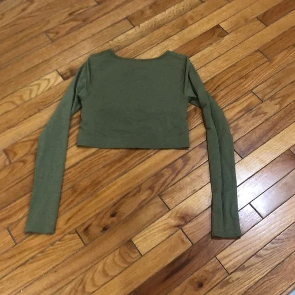 Lulu🍋 Ebb to Street Long Sleeve Bronze Green size 6 - Picture 4 of 13